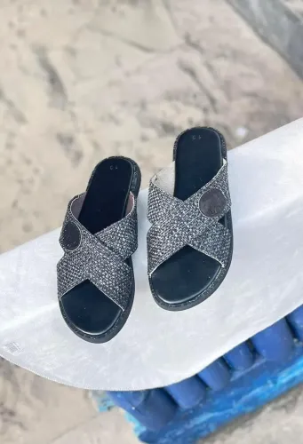 Sandales soft Tchin  Légère Noire et Grise modèle croisé
