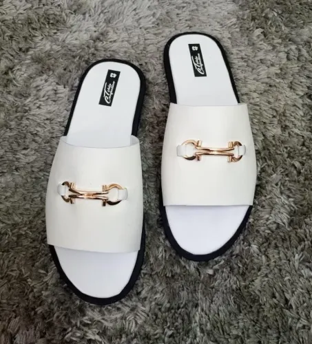 Sandales soft Tchin ST Blanc avec boucle dorée